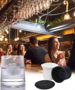 IJsblokjesvormpjes in de vorm van een ijsbeer en pinguïn